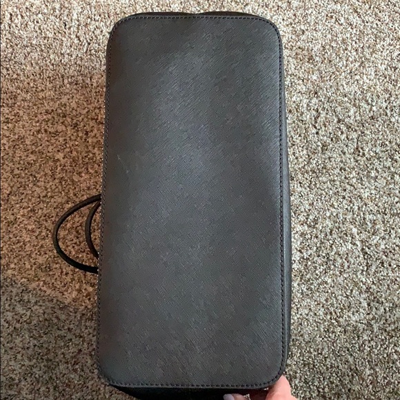 EUC Michael Kors large tote. - Picture 3 of 4